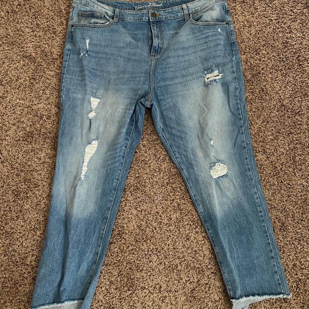 Universal Thread 20WR Distressed Jeans